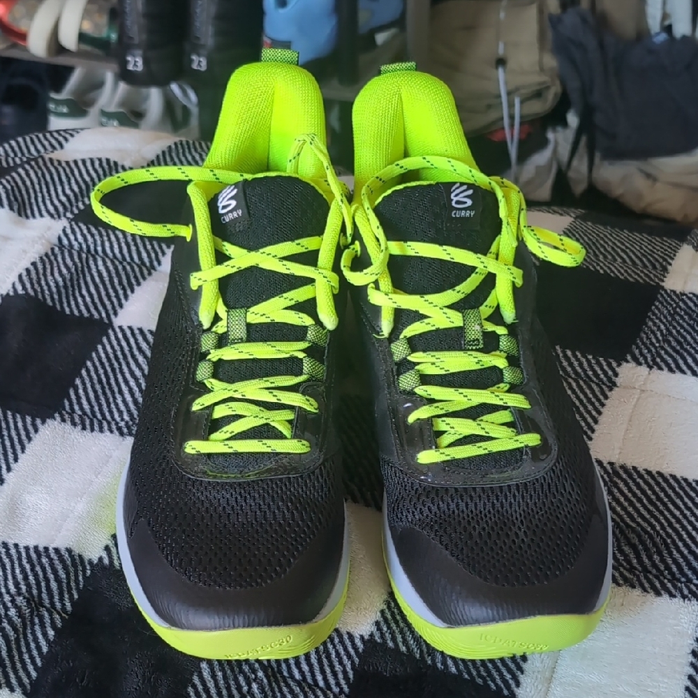 Steph Curry Black and Neon 3Z6 Basketball Shoes, Size 11.5